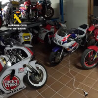 El garaje de este narco gallego era el paraíso noventero de cualquier fan de Honda: motos japonesas por doquier que ahora podrían ser tuyas