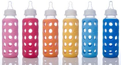 Vuelta a los biberones de cristal, pero con protectores