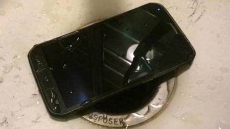 El Galaxy S5 Active de Samsung quiere medirse con el Xperia Z2 de Sony: también podría ser IP58
