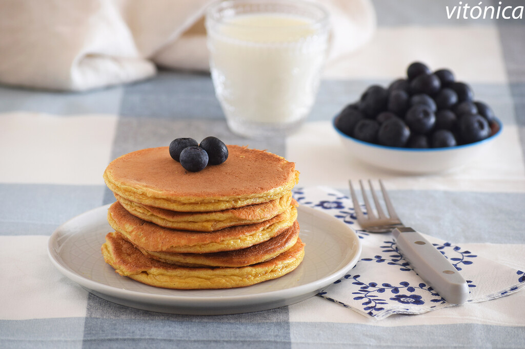 Tortitas fitness de almendra y mantequilla de cacahuete: receta saludable baja en hidratos sin gluten