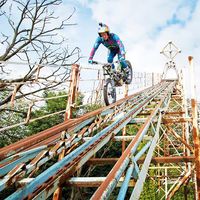 ¿Un parque de atracciones abandonado? El patio de recreo perfecto si eres Doug Lampkin, claro