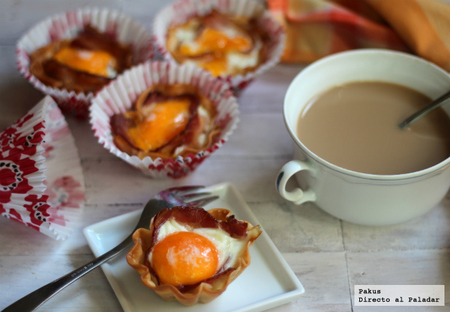 Tartaletas individuales de huevos con bacon. Receta