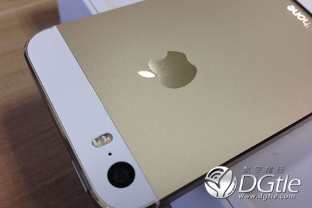 Empiezan a llegar las primeras imágenes de "unboxings" del iPhone 5s y 5c