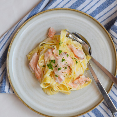 Pasta Alfredo con salmón: la versión más deliciosa del clásico italoamericano 