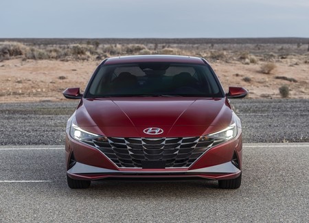 Hyundai Elantra 2021 1600