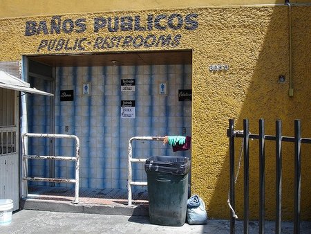 Barcelona le pierde el respeto a los hosteleros abriendo sus aseos a todos los ciudadanos