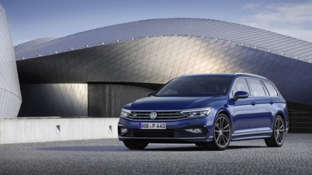 Confirmado: El nuevo Volkswagen Passat estrenará tres nuevas versiones, R-Line incluida