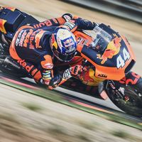 KTM premia a Miguel Oliveira por sus "notas" y prueba la MotoGP