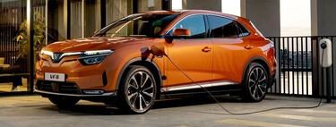 Una marca vietnamita se estaba retrasando con la producción de sus coches, así que tuvo una idea: encerrar a sus trabajadores en la fábrica por la noche