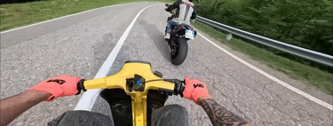 Mamma mia! En Italia hay un friki con una Vespa que humilla a las RR en carretera y no le ven venir. Se ha gastado 17.000 euros 
