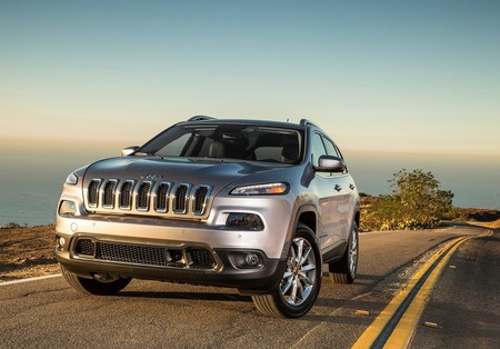 FCA llama a revisión 100,000 Jeep Cherokee por problemas en la transmisión