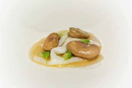 Habas Andinas A La Catalana Panuelo De Calamar Del Mediterraneo Y Cremoso De Habas