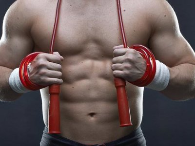 El vídeo fitnes para el adelgazamiento rápido en las condiciones de casa del vídeo