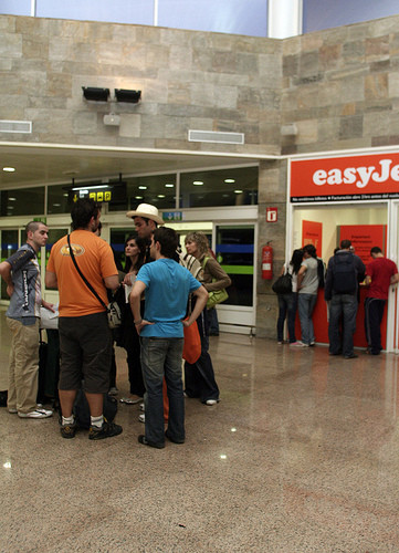 Indemnizados por overbooking y una larga espera en el aeropuerto