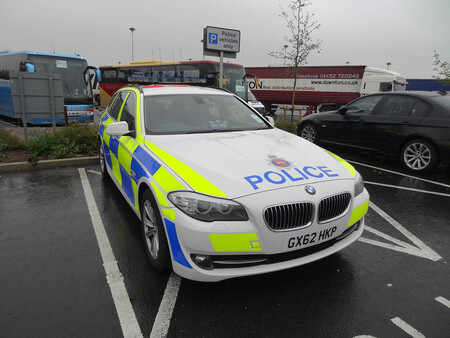 Surrey Police BMW policía inglesa