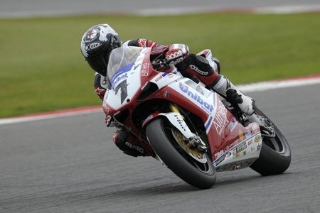 Superbikes Gran Bretaña 2011: Carlos Checa rubrica su cuarto doblete de la temporada