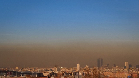 España aumenta sus emisiones CO2, ¿cómo puede ayudar el coche híbrido?