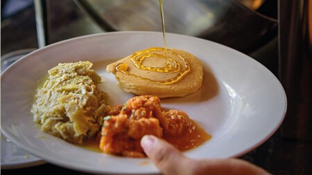 Este destino de Morelos es famoso por sus aguas cristalinas para bucear y relajarte, con un buffet impresionante