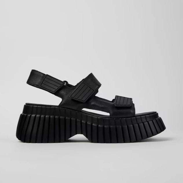 BCN
Sandalias de piel negra para mujer.
