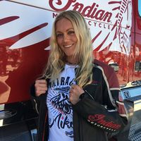 Katja Poensgen vuelve a competir sobre  una Indian Scout de 185 cv