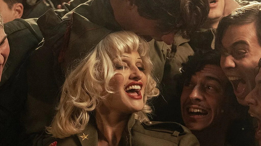 El hijo de Javier Bardem y Penélope Cruz acaba de debutar en 'La bola negra'. Solo tiene 15 años pero ha empezado por todo lo alto