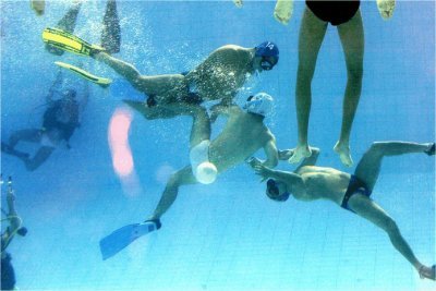 Rugby subacuático, un deporte para potenciar la forma física