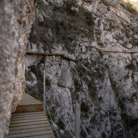 He descubierto el “Caminito del Rey valenciano”: con pasarelas de vértigo a 60 metros de altura y un rincón donde dormir gratis en camper