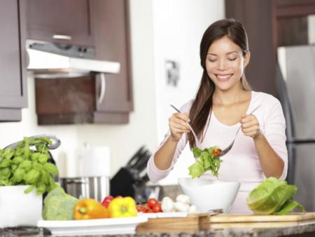Cocinar despacio, comer despacio: hábitos que mejoran nuestra alimentación