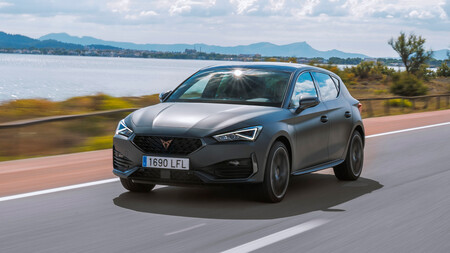 El CUPRA León híbrido enchufable más barato, con 204 CV, ya está disponible en España desde 40.900 euros