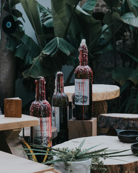 Cómo botar el plástico de seguridad de las botellas de vino para decorar