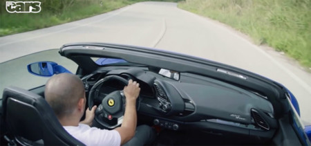 ¡Una de descapotables! Marchando Chris Harris en el Ferrari 488 Spider