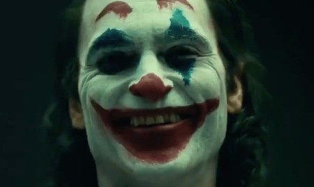 Ya podemos ver a Joaquin Phoenix en la piel de el Joker... ¡con maquillaje y en vídeo!