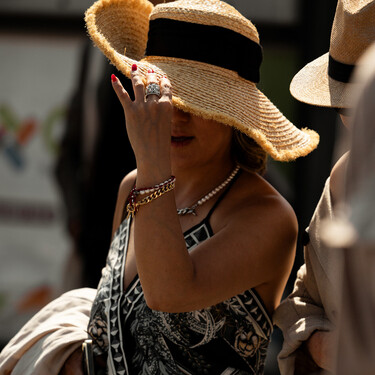 Parfois tiene todas las prendas y accesorios de estilo playero que elevarán tu maleta de vacaciones por poco más de 20 euros
