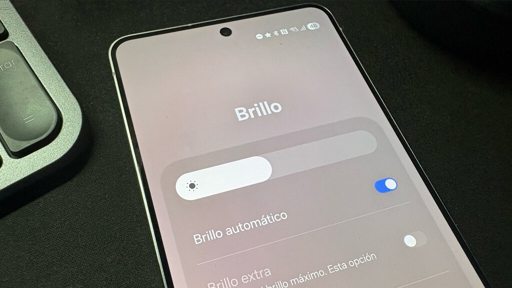 Este ajuste de brillo en mi Galaxy ha bastado para que la pantalla se vea mejor en el día a día y la batería aguante bastante más
