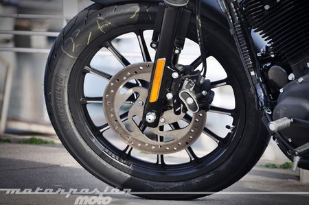 Harley-Davidson Sportster Iron 883