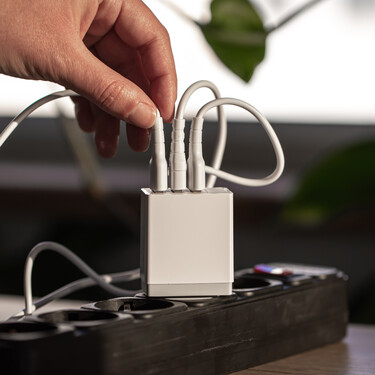 Desenchufa estos siete dispositivos si no los usas para evitar sorpresas en la factura de la luz 