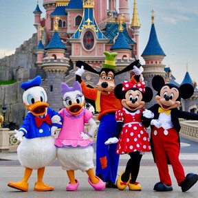 Viajar a Disneyland París y encontrar atracciones cerradas te roba la ilusión. Pero no es motivo de denuncia, según una jueza
