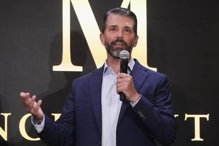 Uno de los hijos de Trump anunciando el Trump Phone