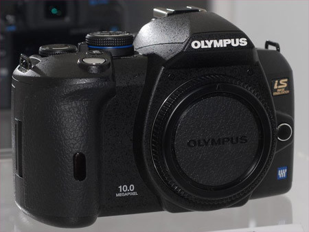 Olympus deja ver la posible E-520
