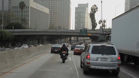 USA y su campaña para pemitir el filtrado de motos entre los coches