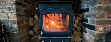 Tener una estufa de leña o pellets ya no es un chollo: esto es lo que cuesta usarlas a diario con los precios actuales