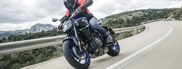 Probamos la nueva Yamaha MT-07: ya puedes dudar entre si manual o automática para una de las mejores naked del carnet A2 por 500 euros de diferencia