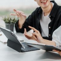 Parece ficção científica, mas não é: a IA brasileira que te liga no celular, 'finge' ser humana e destrava seu inglês 