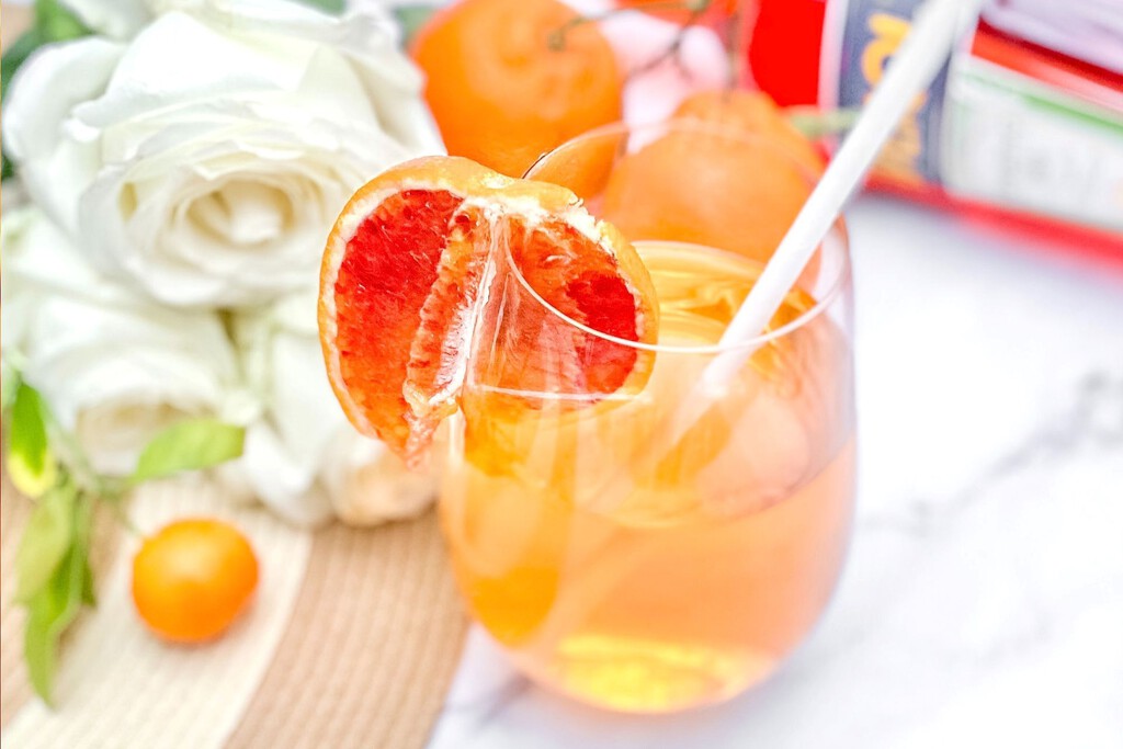 Cómo hacer un cóctel 'Naked & Famous' con Aperol Spritz para celebrar el Pride Day 2023 con mucho orgullo