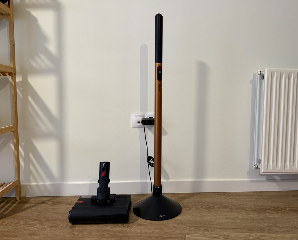 Dyson Pencilwash, análisis: parecía imposible meter una fregona eléctrica en un tubo de 4 centímetros. Dyson: sujétame el cubata
