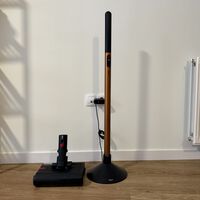 Dyson Pencilwash, análisis: parecía imposible meter una fregona eléctrica en un tubo de 4 centímetros. Dyson: sujétame el cubata