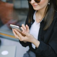 Millennials y Generación Z en México ya no quieren ir a los bancos: prefieren tener todo en su celular