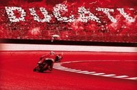 Vístete de rojo en la Tribuna Ducati de Montmeló
