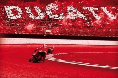 Vístete de rojo en la Tribuna Ducati de Montmeló