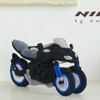 Maestros de la costura edición moto, o todo lo que necesitas para fabricar una Yamaha Niken de ganchillo 